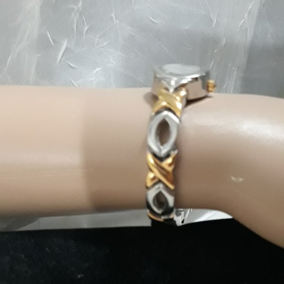 XOXO GRUEN WATCH GOLD AND SILVER TONE QUARTZ WORKS - Picture 6 of 7